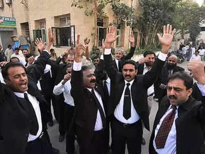 उत्तर प्रदेश में वकीलों की Strike खत्म, 6 सदस्यों वाली समिति बनने के बाद बार काउंसिल ने वापस ली हड़ताल
