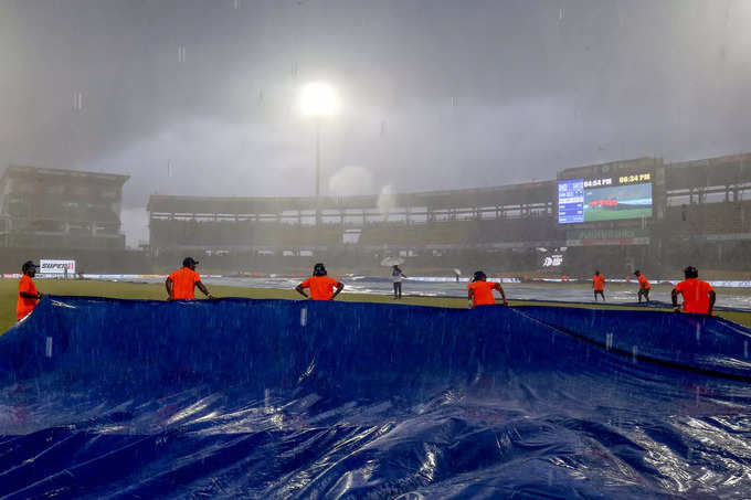 विराट-केएल ने संभाला मोर्चा, भयंकर बारिश से रुका मैच