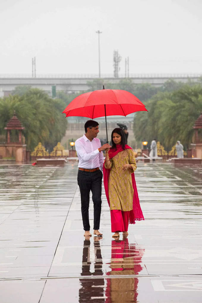 बारिश के बीच अक्षरधाम पहुंचे थे ब्रिटिश पीएम