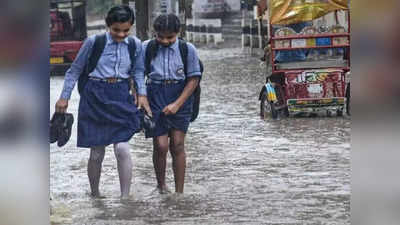 यूपी में बारिश का तांडव, 11 लोगों ने तोड़ा दम, कई जिलों में स्कूल बंद, उन्नाव में बिजली गिरने से 140 भेड़ों की मौत