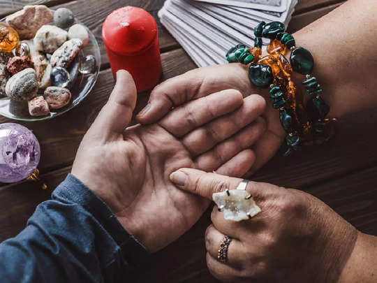 Palmistry: হাতে এই রেখা থাকলে সরকারি চাকরি আপনার মুঠোয়, ভাগ্যে কী? জানাচ্ছে হস্তরেখা