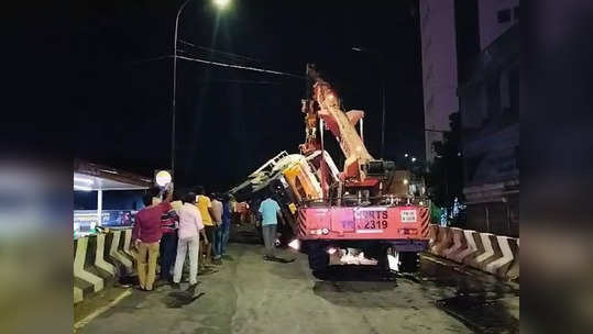 சென்னை மேம்பாலத்தில் நள்ளிரவில் விபத்து... கிரேன் மூலம் மீட்கப்பட்ட லாரி!