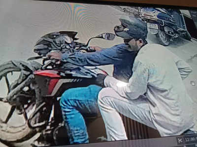 मिर्जापुर कैश वैन लुटेरों को दबोचने के लिए खंगाले गए 5,000 सीसीटीवी फुटेज, बिना हेलमेट के दिखा एक अपराधी