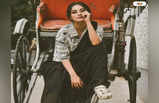 Bibriti Chatterjee : ঢিলেঢালা প্রিন্টেড শার্টের উপর কালো শাড়ি, ইন্দো-ওয়েস্টার্ন লুকে গ্ল্যাম ডল বিবৃতি