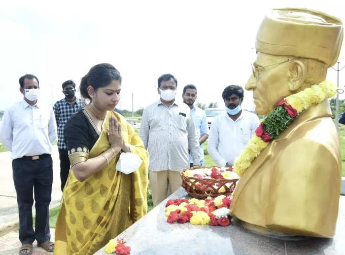 మీతో పని చేయటం నా అదృష్టం.. స్మితా సబర్వాల్ స్పెషల్ పోస్ట్