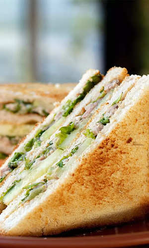 प्रेस यूज कर बनाएं ये कमाल का चीज सैंडविच! 