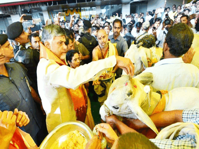 ​हैदराबाद को साइबराबाद में बदला​