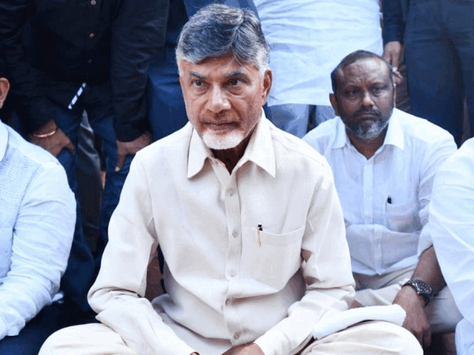 ​बीजेपी और कांग्रेस, किसी से नहीं बनी​