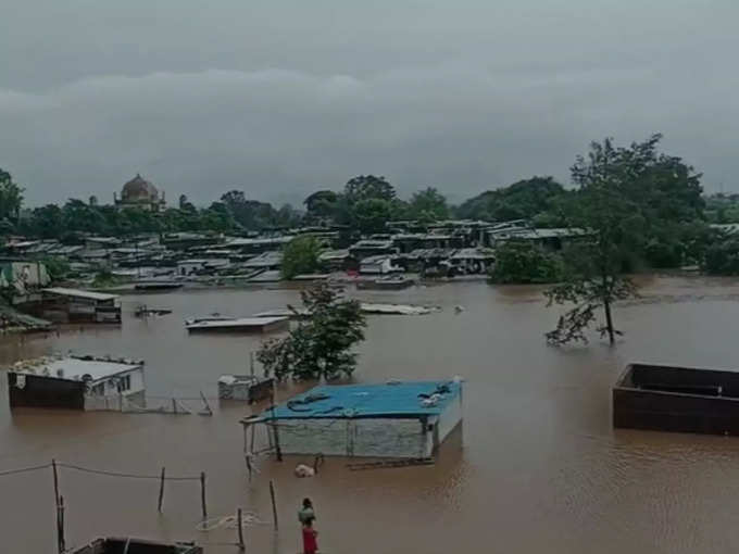 नर्मदापुरम में नर्मदा में बाढ़ 