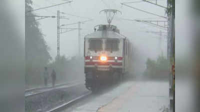 ભારે વરસાદને પગલે અમદાવાદ-મુંબઈ વચ્ચે દોડતી કર્ણાવતી, વંદે ભારત સહિતની ટ્રેનો રદ્દ