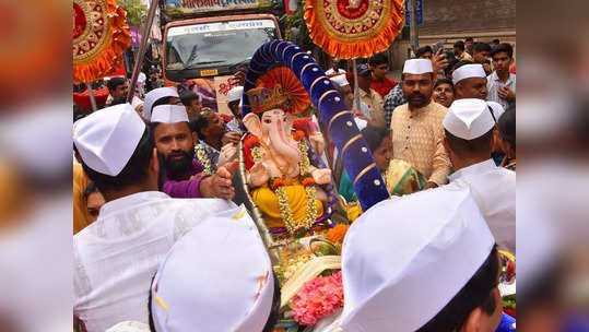 Ganeshotsav : ढोलताशा पथकांचा गजर, कलाकारांची हजेरी, तरुणाईचा उत्साह, भक्तिमय वातावरणात पुण्यात गणरायाचं आगमन 