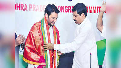 కాంగ్రెస్ పార్టీలో చేరిన తెలుగు హీరో.. గతంలో వైసీపీ తరఫున ప్రచారం 