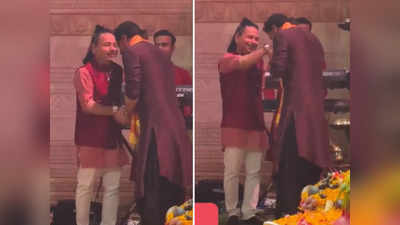 मुकेश अंबानी के गणपति पंडाल में गा रहे कैलाश खेर के शाहरुख ने चूम लिए हाथ, भावुक सिंगर ने शेयर किया वीडियो
