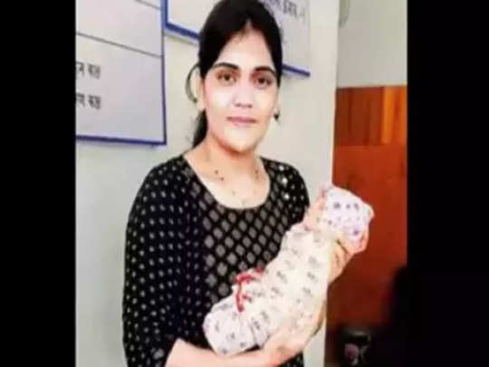 Navi Mumbai: इवलंसं बाळ सोडून तो फरार, कोवळा जीव पाहून मन गलबलून आलं, महिला पोलिस कर्मचाऱ्याचा मोठा निर्णय