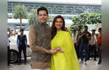 परिणीति चोपड़ा ने दिल्ली एयरपोर्ट पर दिखाया अपना मंगलसूत्र, ग्रीन सूट में राघव चड्ढा संग शर्माती दिखीं दुल्हन
