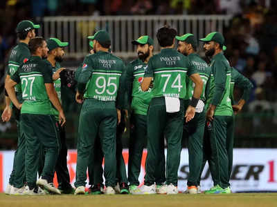 पाकिस्तान खाली स्टेडियम में क्यों खेलेगा पहला मैच, लौटाएं जाएंगे दर्शकों के टिकट के पैसे!
