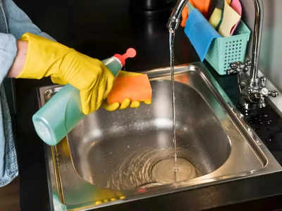 किचन के स्टेनलेस स्टील सिंक पर लगे जंग-ग्रीसी दाग हटाने के लिए करें ये उपाय, चांदी की तरह चमक उठेगा Sink
