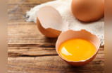 Egg: अंडे खाने से पहले इस चीज पर दें ध्यान, नहीं तो प्रोटीन के बजाय मिलने लगेंगी बीमारियां
