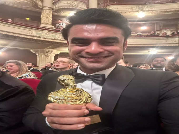 சிறந்த நடிகர் விருது பெற்ற டோவினோ தாமஸ்