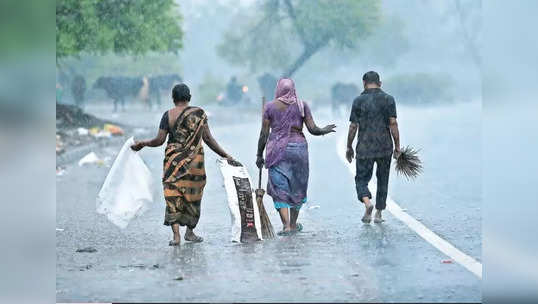 தமிழகத்தில் வெளுத்து வாங்கும் கனமழை: 12 மாவட்ட மக்களுக்கு உஷார் அறிவிப்பு!