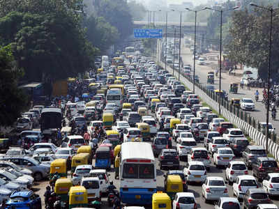 दिल्ली की ओर मुड़ते ही स्लिप रोड नहीं, बेतरतीब खड़ी गाड़ियां... ओल्ड फरीदाबाद चौक पर इस वजह से लगता है जाम