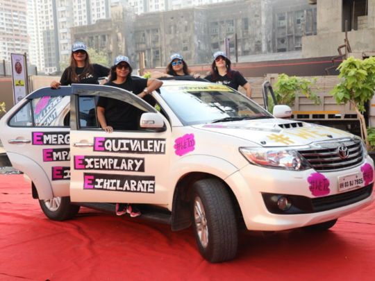Scooty से SUV तक का सफर, अब महिलाएं पावरफुल एसयूवी चलाती हैं और मर्दों को देती हैं कड़ी टक्कर 