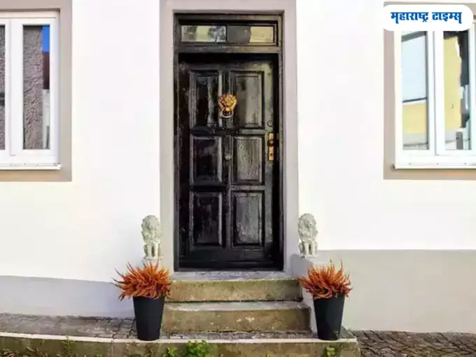पितृपक्षात मुख्य दरवाज्यावर करा हे काम