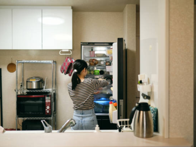 how to clean fridge (1)