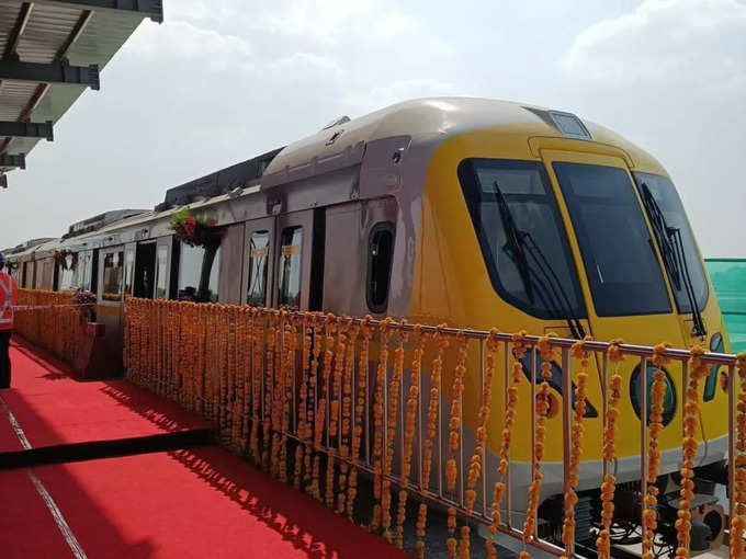 पीली है इंदौर मेट्रो