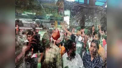 Mumbai Local : मुंबईत भरदिवसा एसी लोकलवर दगडफेक; हल्लेखोराच्या चौकशीत धक्कादायक कारण उघड