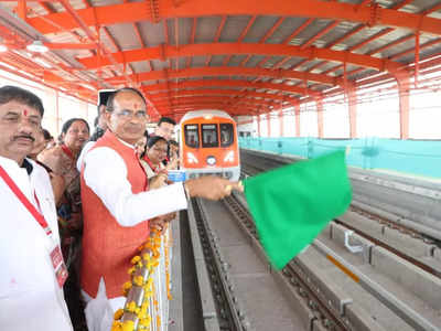 Bhopal News: ट्रेन से लेकर स्टेशन तक, हर जगह दिखी भगवा रंग की छाप... तस्वीरों में देखें कितना प्यारा है भोपाल मेट्रो