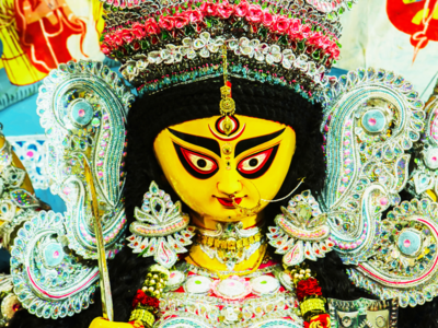 Durga Mantra: ಓಂ ಹ್ರೀಂ ಕ್ಲೀಂ ಚಾಮುಂಡಾಯ ವಿಚ್ಛೇಃ ಇದನ್ನು ಪಠಿಸಿದರೆ ಧನ ಲಾಭ..!