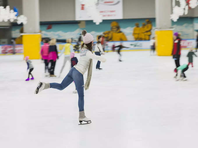 गुरुग्राम में आइस स्केटिंग 