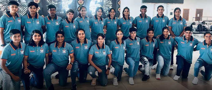 ग्रेटर नोएडा - उत्तर प्रदेश क्रिकेट एसोसिएशन ने पुणे में होने वाले अंडर 19 महिला वनडे ट्रॉफी के लिए उत्तर प्रदेश की टीम का किया एलान। टीम में ग्रेटर नोएडा की रहने वाली स्टार गेंदबाज पार्श्वी चोपड़ा को मिली जगह।