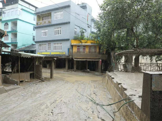 ​तीस्ता नदी में आई बाढ़ ने मचाई तबाही