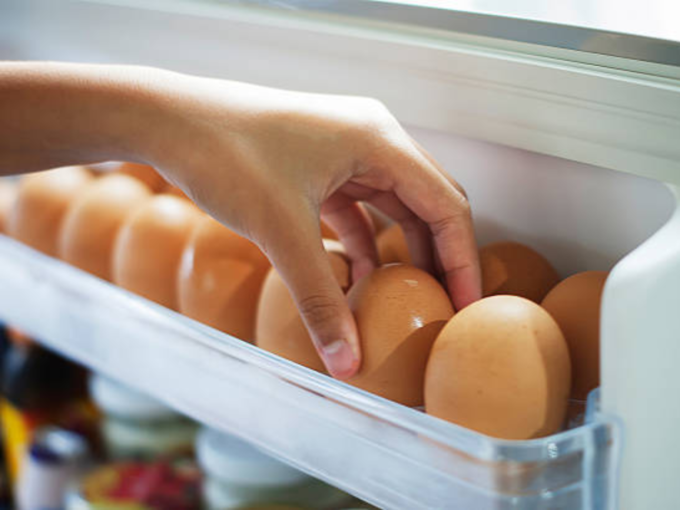 अंडी फ्रीजमध्ये चुकीच्या ठिकाणी ठेवणे