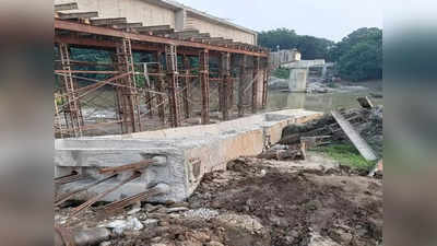 8 करोड़ रुपये की लागत से बलिया के नरही क्षेत्र में मगई नदी पर बना रहा निर्माणाधीन पुल ढहा