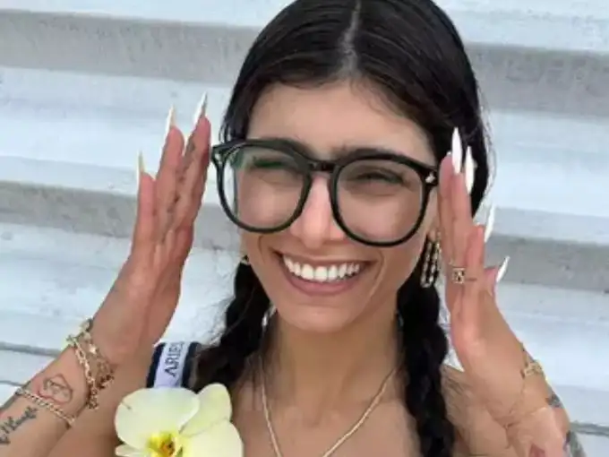 Mia Khalifa twitter