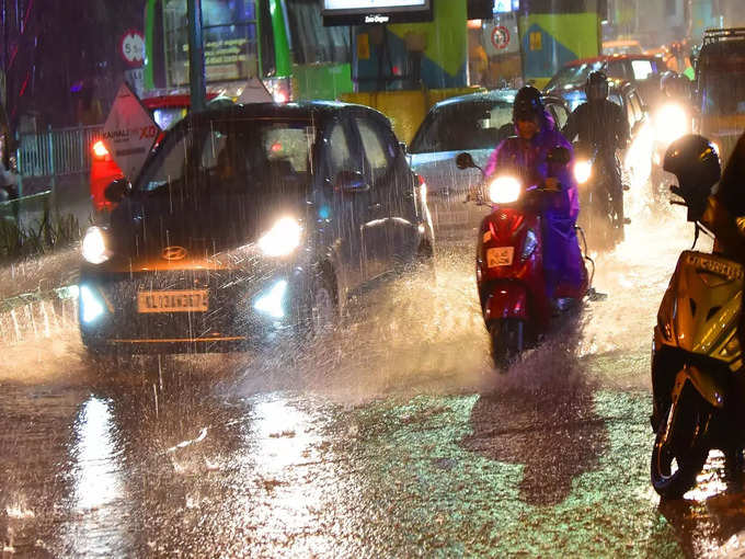 केरल में जारी है बारिश 