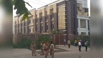 फर्रुखाबाद में बसपा नेता के होटल पर चलने वाला है बुलडोजर, कानपुर से मंगाई गईं जेसीबी और कटर