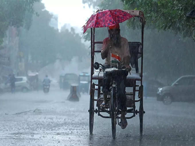 दिल्ली : बारिश के बाद अचानक बदल गया मौसम