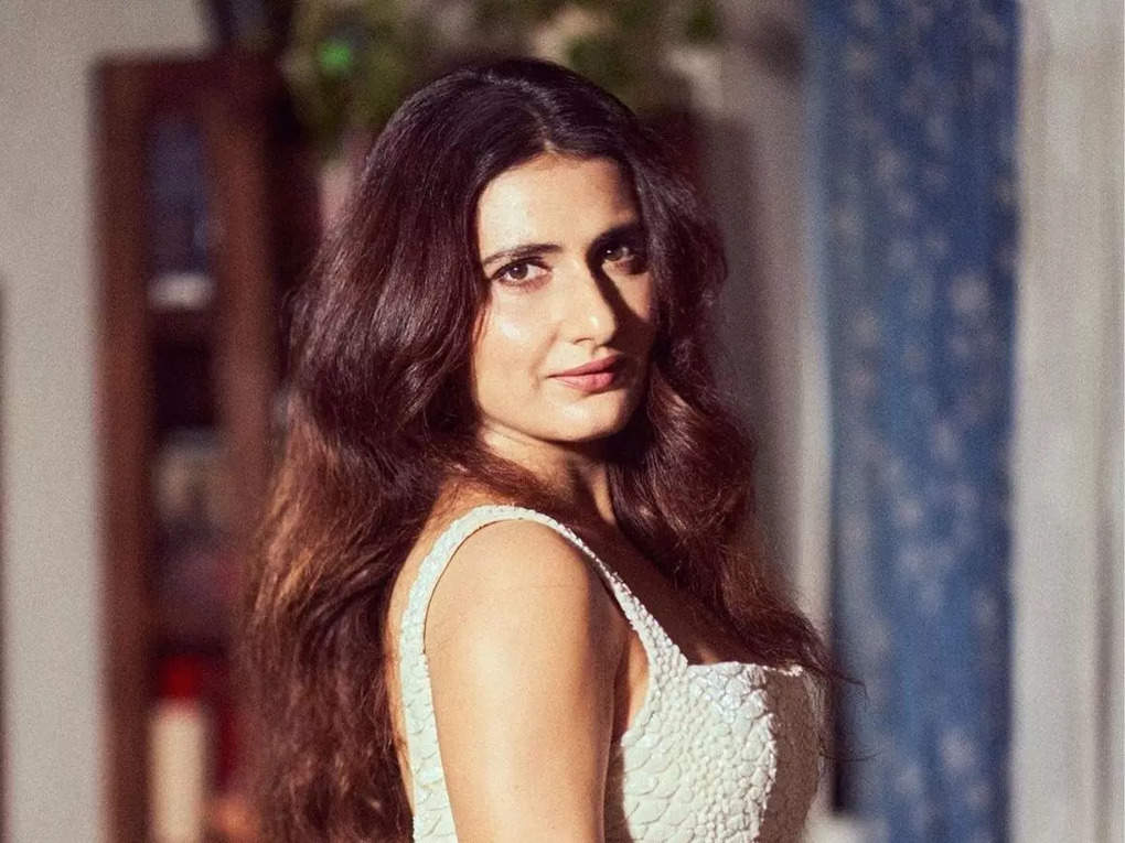 actress fatima sana shaikh pic