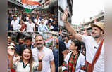 Rahul Gandhi In Mizoram: सेल्फी से चुंबन तक! मिजोरम में राहुल गांधी की मोहब्बत की दुकान देख‍िए