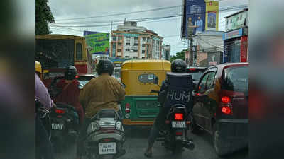 Thiruvananthapuram Traffic: തിരുവനന്തപുരം നഗരത്തില്‍ വന്‍ ഗതാഗതക്കുരുക്ക്; യാത്രക്കാര്‍ കുടുങ്ങി