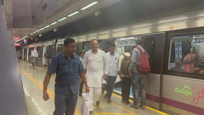 Dinesh Gundurao In Metro
