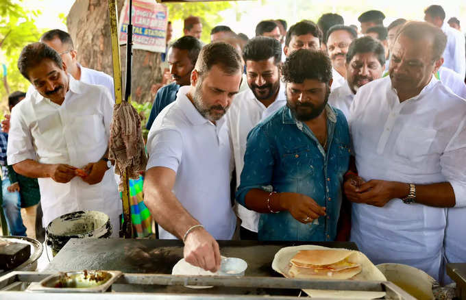 సామాన్యులతో సామాన్యుడిగా.. సరదాగా కాసేపు, రాహుల్ సింప్లిసిటీ