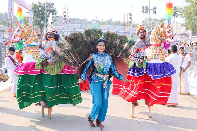 తిరుమల శ్రీవారి నవరాత్రి బ్రహ్మోత్సవాలు.. హనుమంత వాహనంపై శ్రీ మలయప్ప