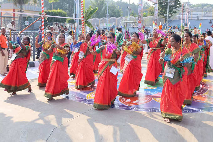 తిరుమల శ్రీవారి నవరాత్రి బ్రహ్మోత్సవాలు.. హనుమంత వాహనంపై శ్రీ మలయప్ప