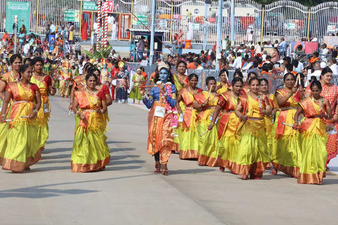 తిరుమల శ్రీవారి నవరాత్రి బ్రహ్మోత్సవాలు.. హనుమంత వాహనంపై శ్రీ మలయప్ప