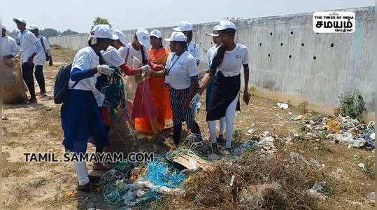 college students clear garbage in poompuhar harbour